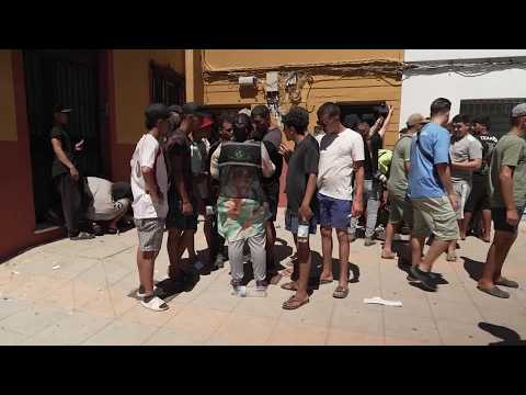 Video Thumbnail: Ceuta residents, NGOs help migrant minors after border rush