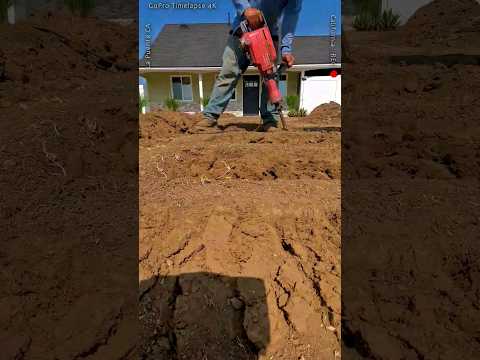 , title : 'Preparando para concrete step stones #landscapedesign #digging #steps #concrete #gardening'