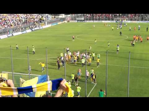 Playoff Frosinone-Pisa saluto alla curva