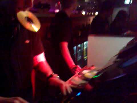 Cassiuz Clay playing @ Frendz !