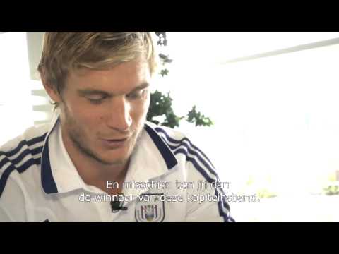 Win Guillaume Gillet's captain's armband