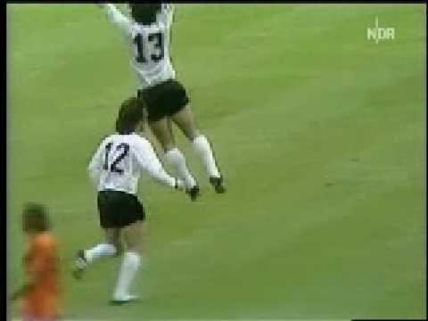 Müller vs Holland (1974 World Cup Final)
