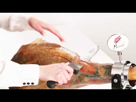 Schinken mit dem Messer schneiden