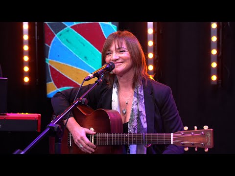 Rádio Comercial | Mafalda Veiga canta medley nas Manhãs da Comercial