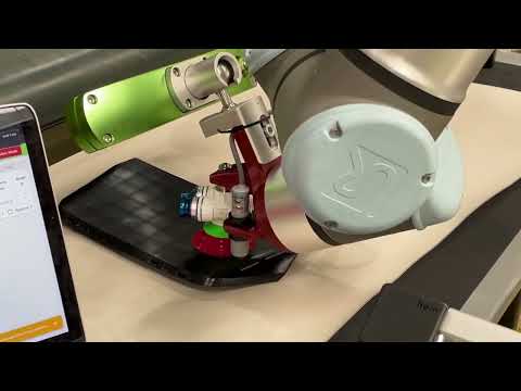 Automotive obsluha vstrekolisu kolaboratívnym robotom UR10e + Pickit3D