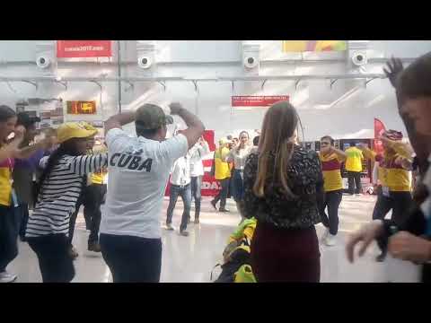 La juventud cubana hace bailar a todos en Sochi.