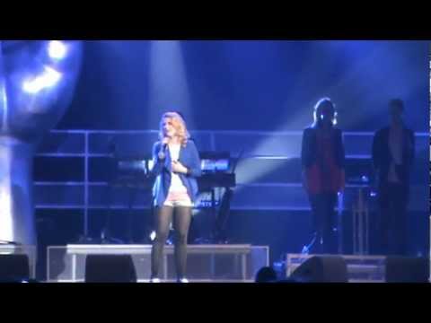 fabienne - something's gotta hold on me & what you're made of, voice kids concert