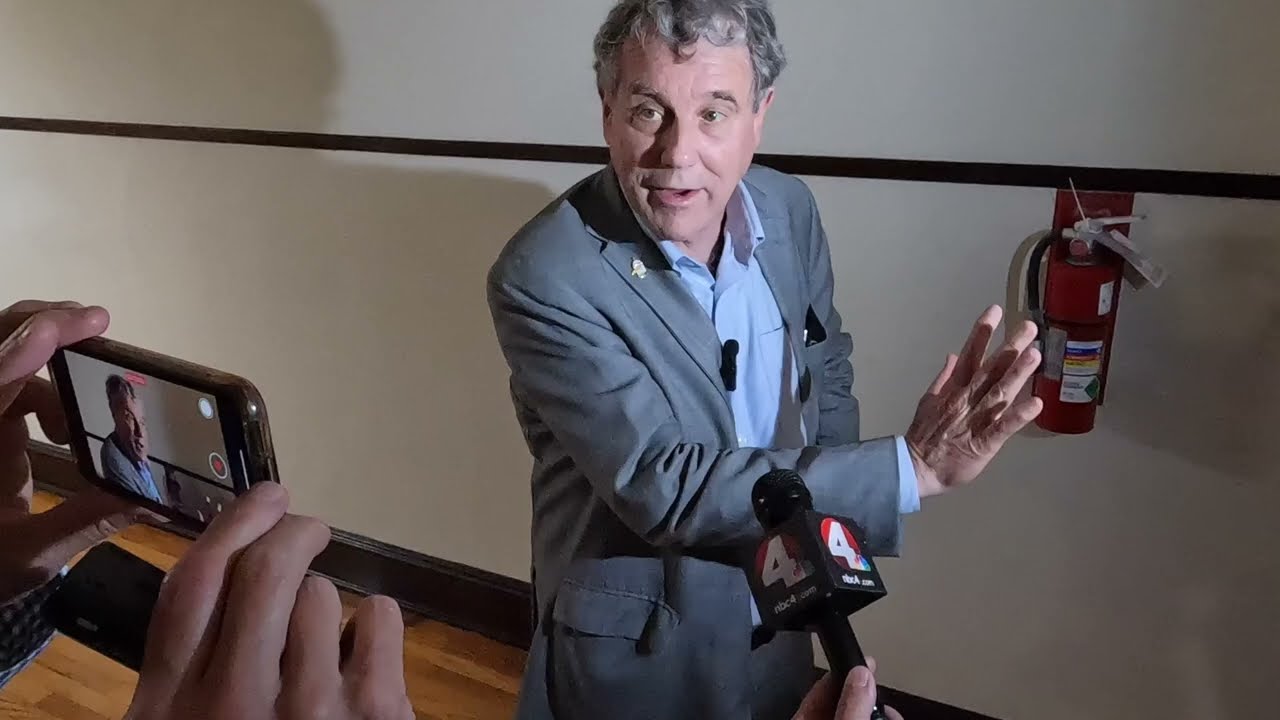 2024-08-22 US Senator Sherrod Brown news media questions in Chillicothe