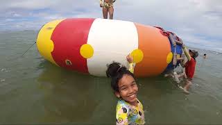 BRINCAMOS NO PULA PULA AQUÁTICO NA PRAIA DA BARRA DE SÃO MIGUEL.