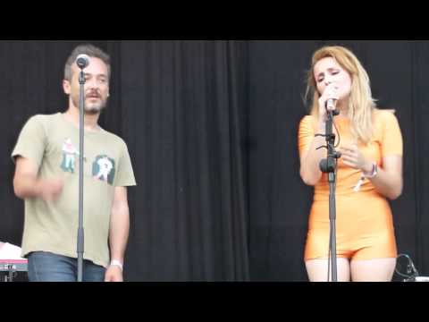 Zahara y Santi Balmes - "Lucha de Gigantes" Low Cost Festival (28 Julio 2013)