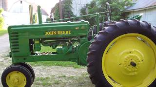 preview picture of video 'John Deere  1944 B'