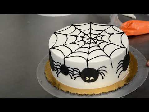 How to Decorate a Halloween Cake With Spider Web