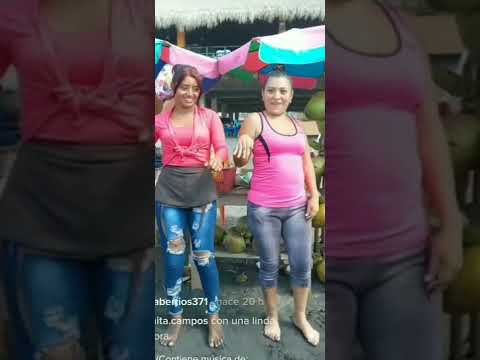 yanira berríos en la playa con las minuteras del majahual