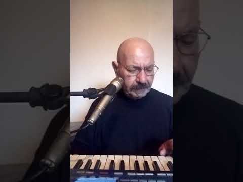 329  Бог да го убие мамо.