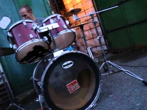The Paid - ThE Paid - Live in front of Zbraslav Garage - Jun 2011 - jam #1