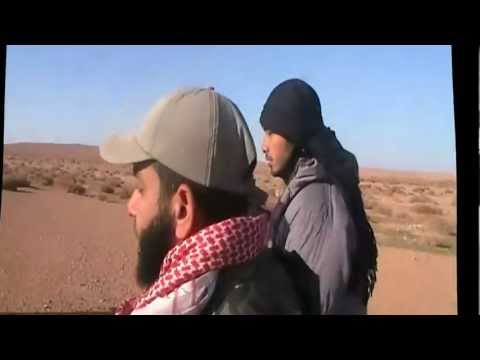 الشيخ أحمد الصالح أحد قادة كتيبة أسود التوحيد قبل استشهاده بنصف ساعة أثناء توجههم الى إحدى المعارك في ريف الميادين