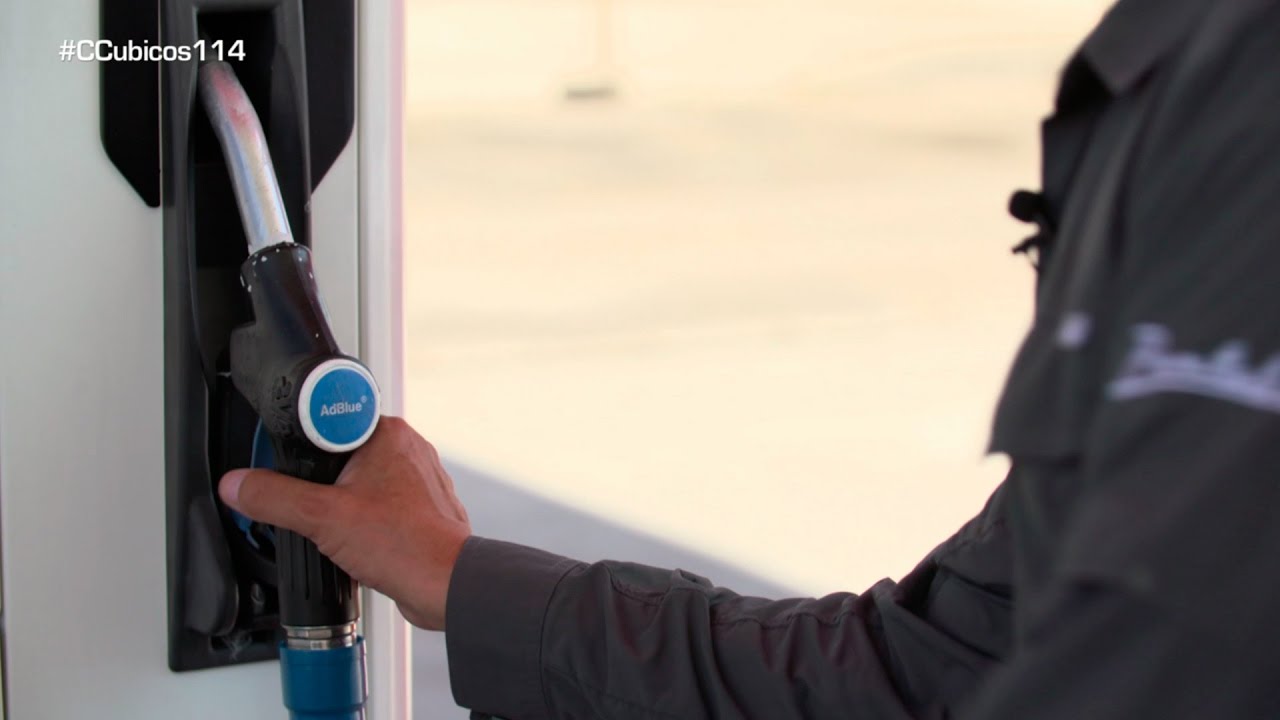 Repostando AdBlue, el aditivo que hace más limpio a nuestro diesel - Centímetros Cúbicos