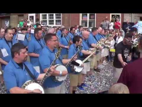 2017 QCSB Serenade - Fralinger String Band "Flickers" (1986)