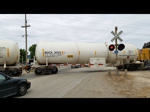 Fruitridge Road Railroad Crossing, UP 791 YSR62r Local, Sacramento CA