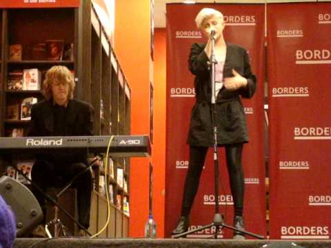 Robyn "Bum Like You" Acoustic performance at Borders Hollywood on Feb 9, 2009