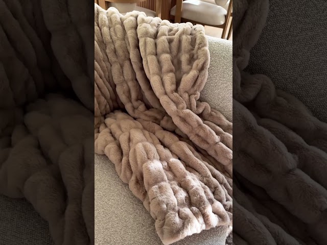Vídeo relacionado con LOGOVISION Looney Tunes Blanket, 152 x 127 cm, Smaller Group Silky Touch Super Soft Throw