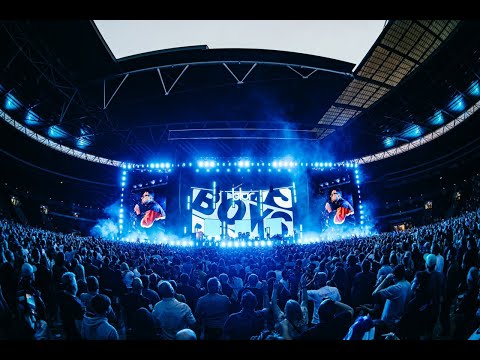 Videoclip de Girls & Boys (Live at Wembley Stadium) — Blur