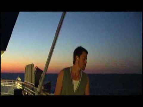 En musikvideo jag slängde ihop på cirka 10 minuter under sommaren 2007 på Finlandsfärjan!
En musikvideo jag slängde ihop på cirka 10 minuter under sommaren 2007 på Finlandsfärjan!