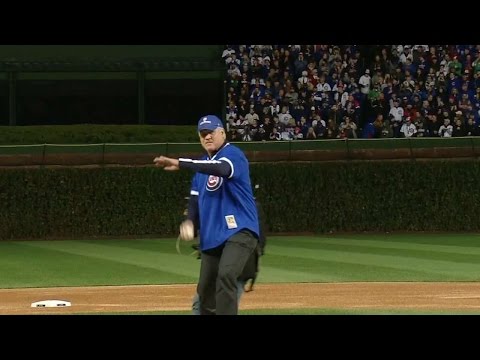 , title : 'WS2016 Gm5: Ryne Sandberg throws out the first pitch'