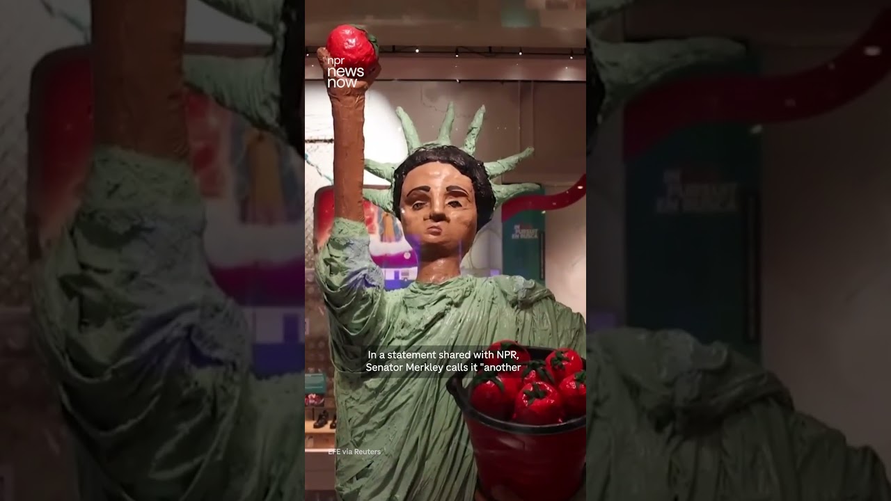 Trump administration plans warning signs at Smithsonian's National Museum of American History