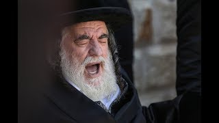 האדמו''ר מויזניץ בתפילה במירון - Viznitz Rebbe In Meron