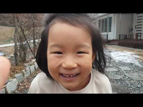 우리가 만든 얼음집이 점점 녹고있어요ㅠㅜ 아쉬워랑🥲