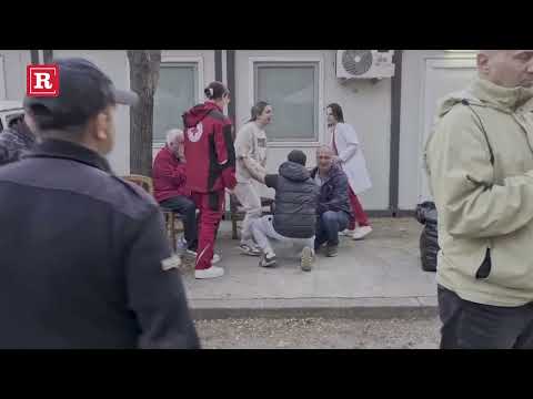 Ženi pozlilo ispred bolnice u kojoj su smešteni povređeni u Kočanima