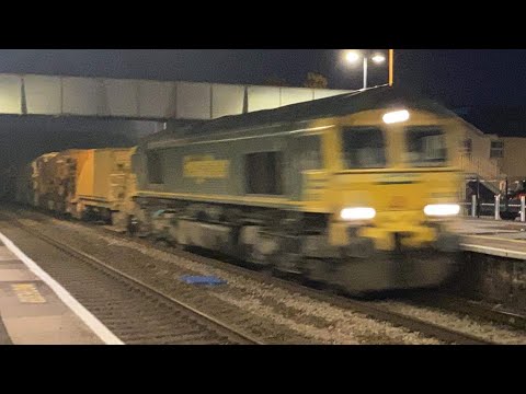 Freightliner Class 66s No.66533 & 66509 pass Bridgwater with a 2 tone on 6Y15 13/11/2020.