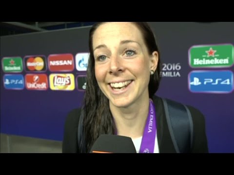 Lotta Schelin efter CL-titeln: "Det är helt magiskt" - TV4 Sport