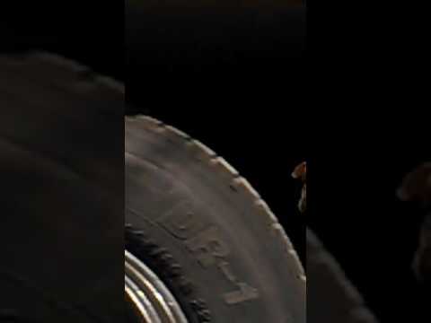 Policias fumando marihuana junto. Un colegio