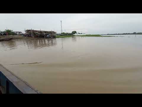 Un atardecer atravesando el río Cauca, llegando al puerto de Guaranda, Sucre