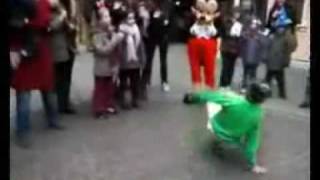 Mickey Mouse vs Justin Bieber in Disneyland (battle of the year)  DMX 2009 !!!