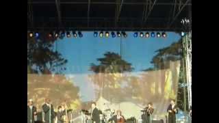 Lyle Lovett performs "Choke my Chicken" @ Hardly Strictly Bluegrass Festival 10-09