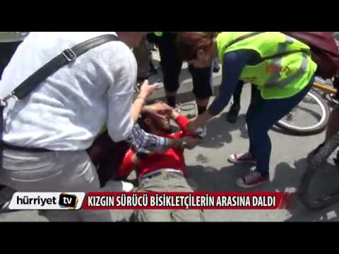 Öfkeli sürücü bisikletçilerin arasına daldı