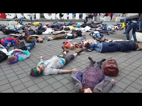 LuckyTV - dood liggen op Schiphol