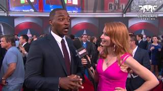 Anthony Mackie Talks Falcon's Landings on Marvel's Captain America: Civil War (VO)