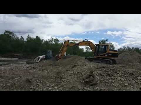 Dambovita: Scandal la Candesti, sat Dragodanesti (Sturzeni)! Drum făcut în bătaie de joc!