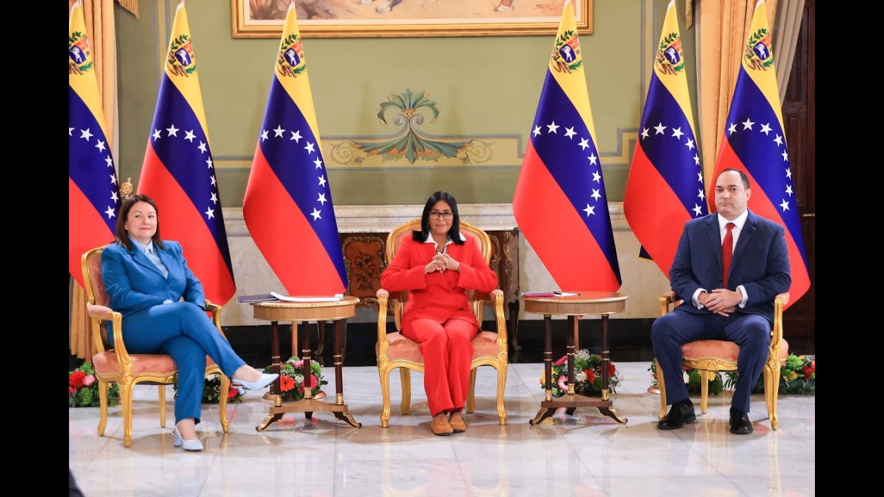 Delcy Rodríguez con British Petroleum (BP), firma de acuerdos, 29 de abril de 2026