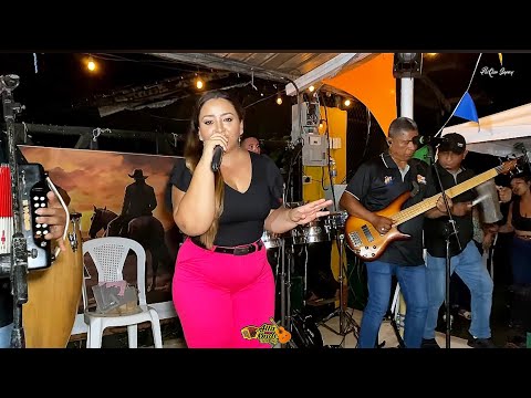 MI ADICCIÓN ES QUERERTE EIVARD NAVARRO DESDE LA REVUELTA DEL CODO/Fiesta de Nairobis Frías 