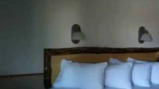 preview picture of video 'Pinedale Wyoming Hotel Room - King Bedroom'