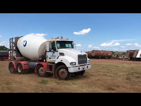 2009 Mack Metroliner 8x4 7.6M3 Hydraulic Agitator Truck