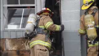 preview picture of video 'Fire damages business in West Earl Township [raw video]'