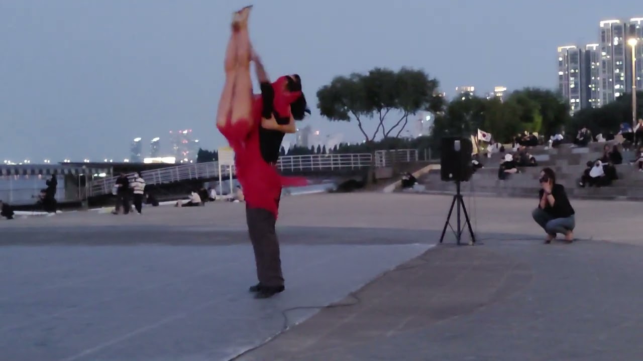 Video thumbnail for [Roberto Albarez - Zum] Miguel Calvo & Pelin Ercan