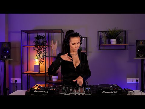 Hard Techno // Noemi Black - Studio Session vol.1 // 4K