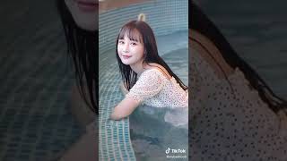 浮き上がる桃　#shorts  #pool #fyp